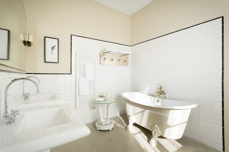 Bathroom 5, Mas de Lafeuillade, Hérault