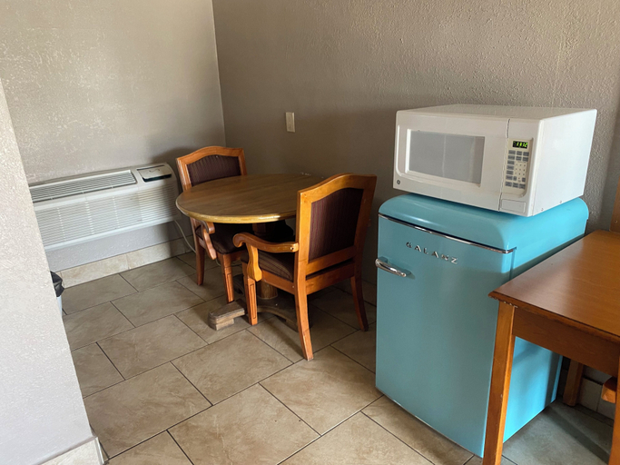 Others 4, Apple Valley Motel, San Bernardino