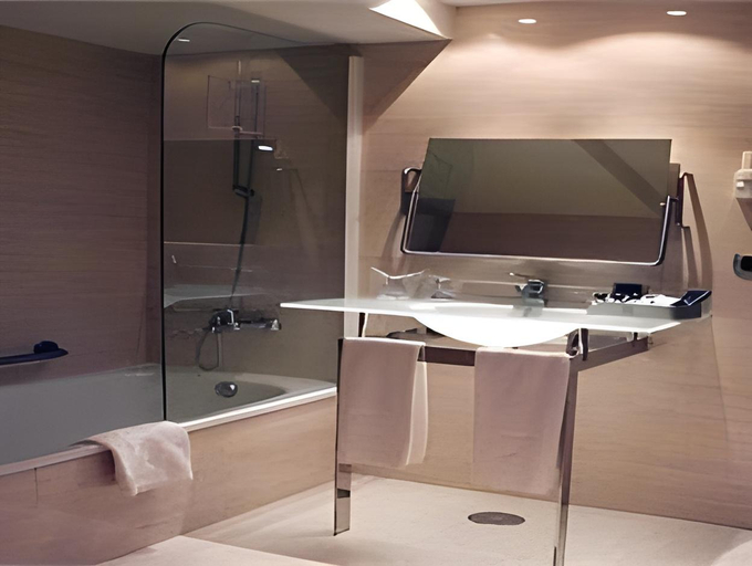 Bathroom 4, Hotel Borrell, Girona