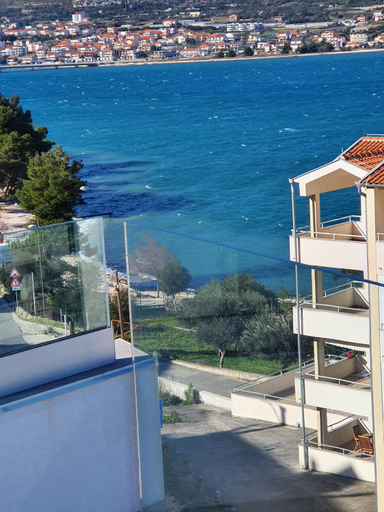 Others 5, Grand Palace, Trogir