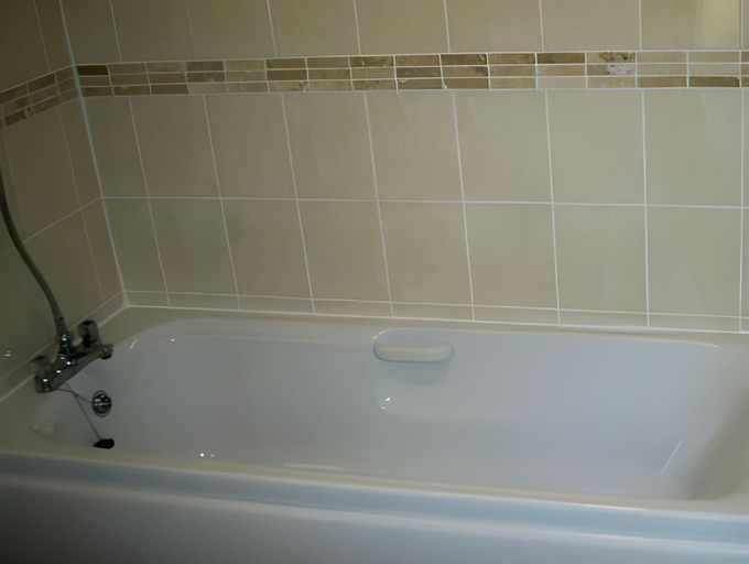 Bathroom 3, Craig-y-Don, Blackpool