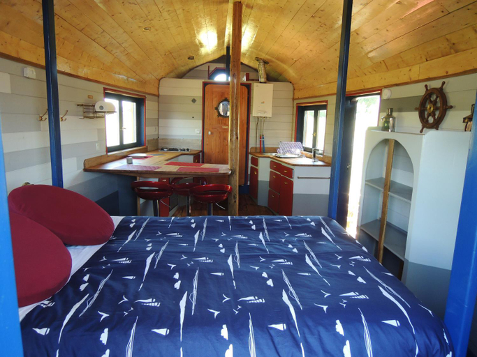 Bedroom 4, Yourte Roulotte et Gite de la Laita, Finistère