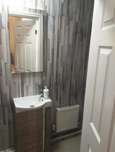 Bathroom, The Peacock Inn, Leicestershire
