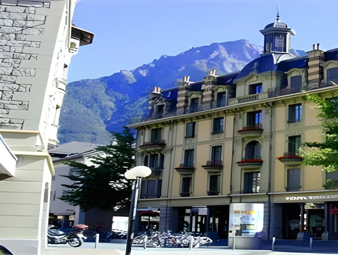 Others 5, Hotel du Pont, Brig
