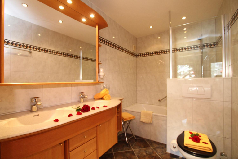 Bathroom 3, Hotel Metzgerwirt, Kitzbühel