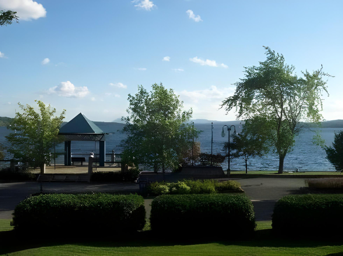 Others 4, Hotel Verso, Memphrémagog