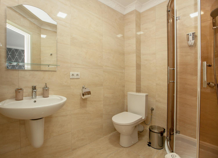 Bathroom 3, Mon Ami Hotel, Ivano-Frankivs'ka