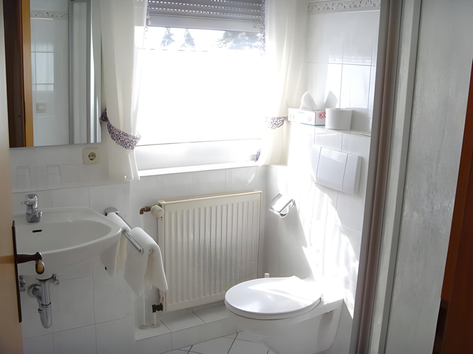 Bathroom 3, Hotel Garni am Eckernweg, Celle