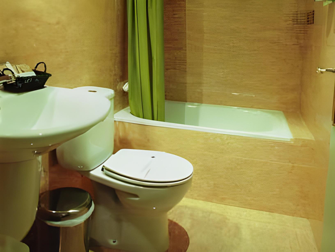 Bathroom 4, Hostal Fornos, Segovia