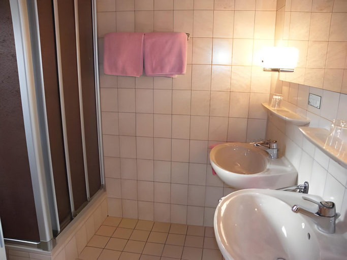 Bathroom 3, Hotel Walfisch, Haßberge