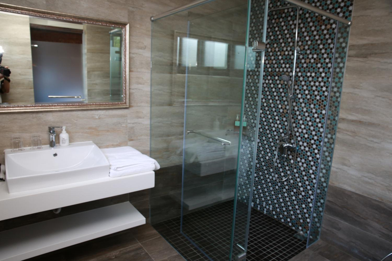 Bathroom 1, Old House Homestay, Yilan