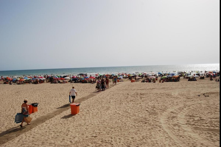 Others 1, Estudio centrico metros de la playa con aire by Lightbooking, Cádiz