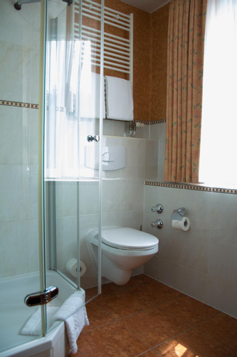 Bathroom 9