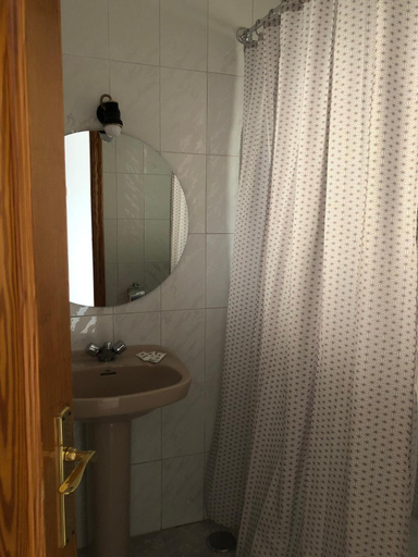 Bathroom 3, El Lago, Madrid