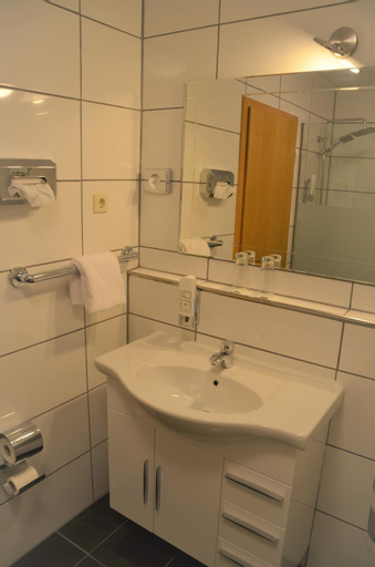 Bathroom 13