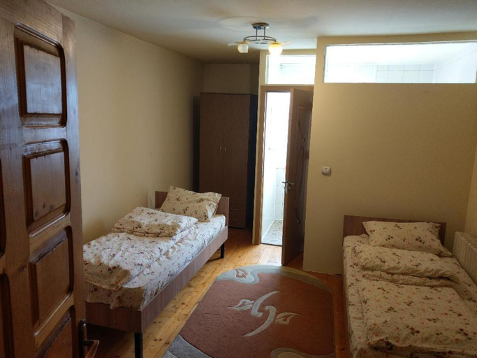 Others 3, Lary Hostel, Suceava
