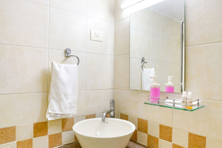 Bathroom 4, FabHotel Mumbai Corporate Apartments Bandra, Mumbai Suburban