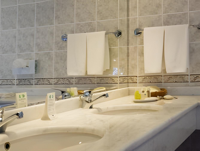 Bathroom 4, Polat Palandoken, Merkez