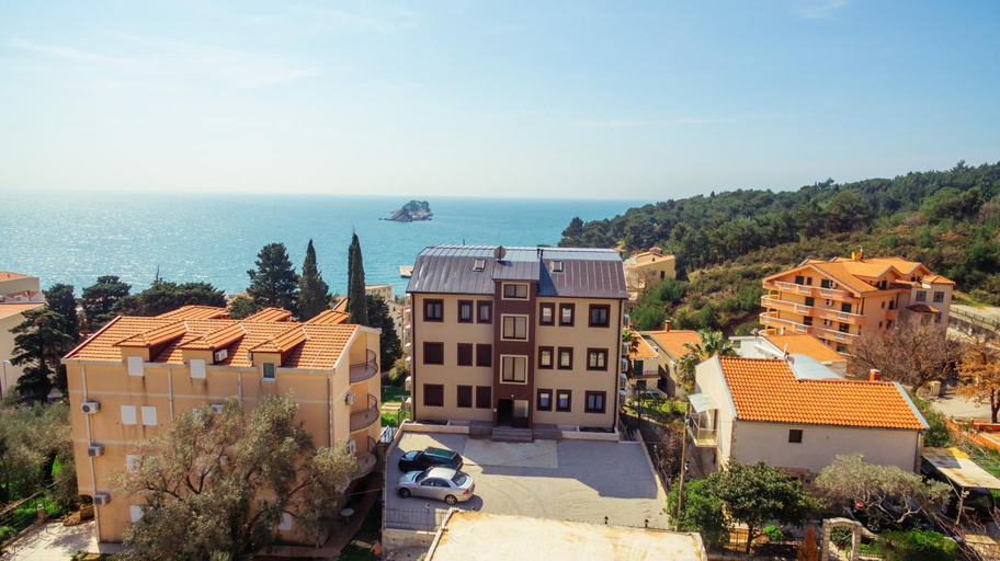 Others 3, Apartments Monte Re