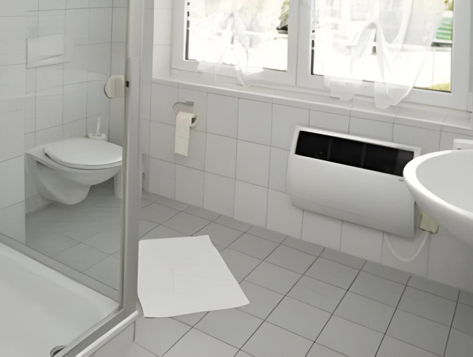 Bathroom 2, Gastehaus Mythos, Ortenaukreis
