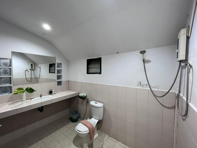 Bathroom 4