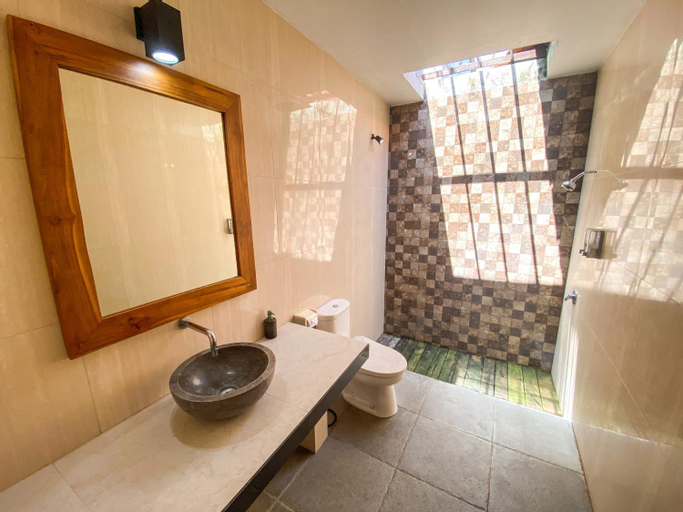 Bathroom 12