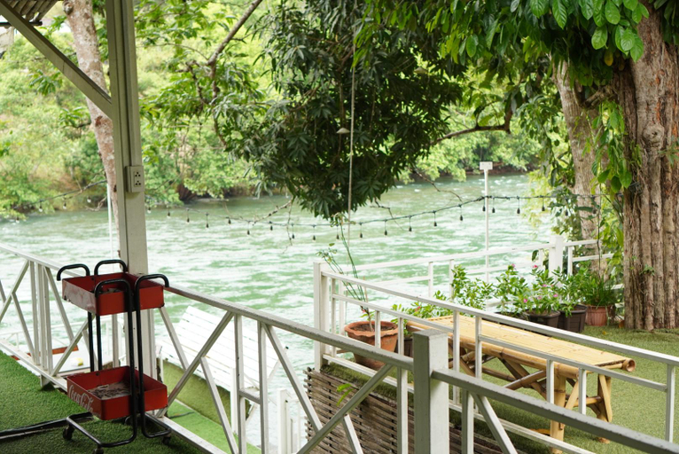 Food & Drinks 4, River View Resort At Chaewlan, Ban Ta Khun