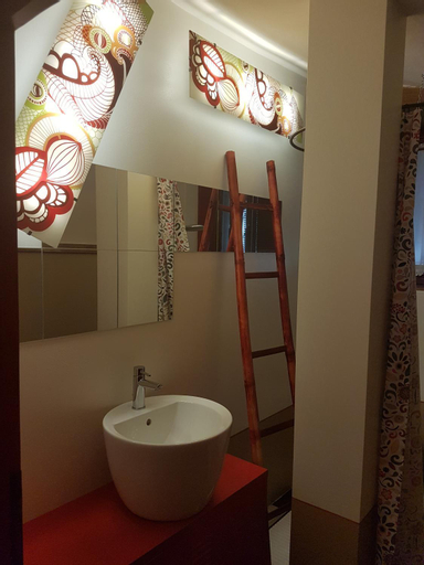 Bathroom 7