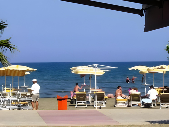 Food & Drinks 4, Tuck Inn, Larnaca
