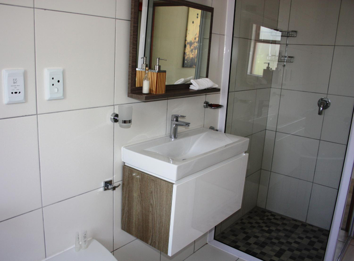 Bathroom 4, Organic Square Guesthouse, Swakopmund