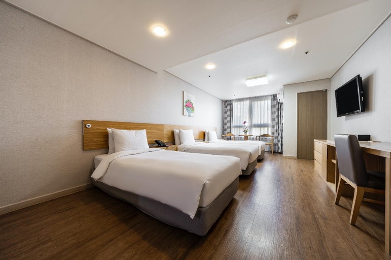Bedroom 13