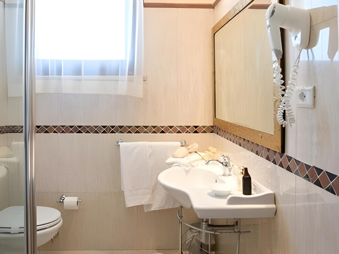 Bathroom 5, Country Hotel & Resort I Calanchi                                                           , Ascoli Piceno