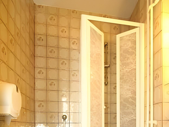 Bathroom 4, Teatrum Boutique Hotel, Győr