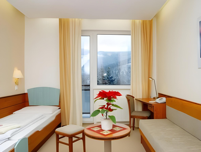 Bedroom 3, Interhotel Montana, Trutnov