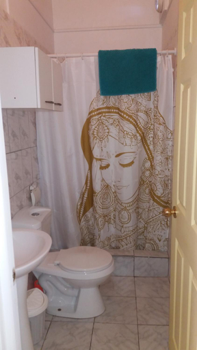 Bathroom 5, La Otra Vista, Valparaíso