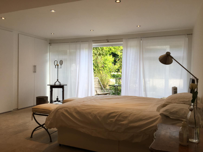 Others 2, Private luxury retreat, Essex