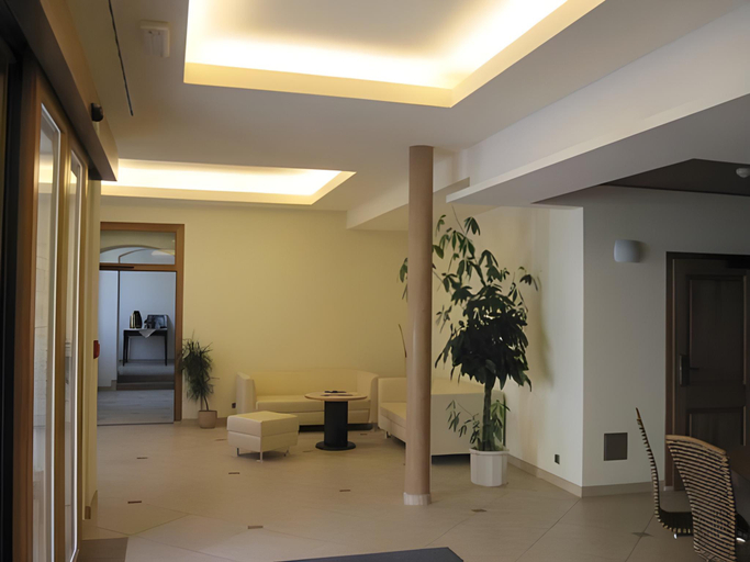 Others 5, Hotel Mario, Břeclav