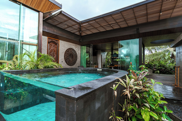 Swimming Pool 13