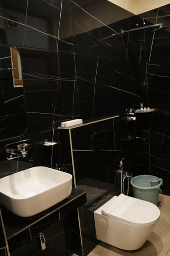 Bathroom, Hotel Royal Palace Jalandhar, Jalandhar