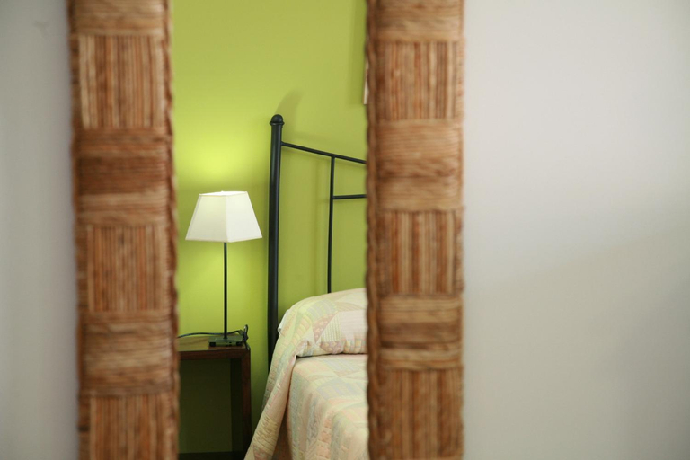 Bedroom 2, Agroturismo La Casa Vieja, Álava