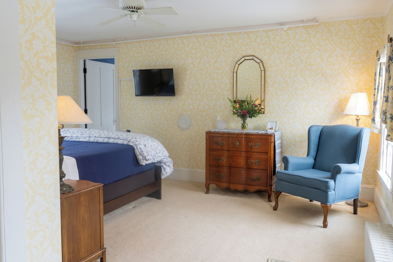 Bedroom 1, The White Gables Inn, Oxford