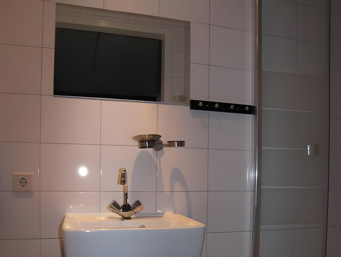 Bathroom 2, Hotel de Markt, Valkenswaard