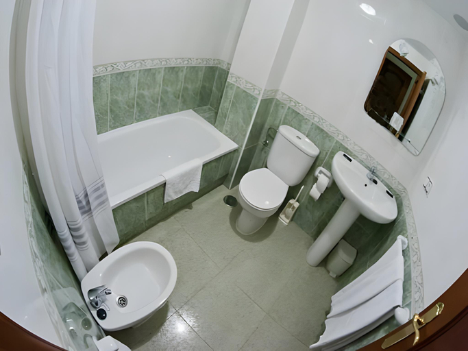 Bathroom 2, Hostal O Camouco, Pontevedra