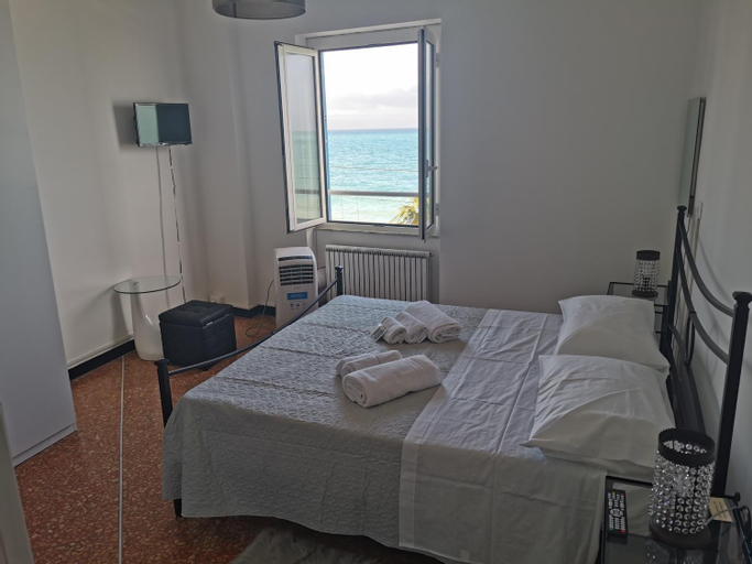 Bedroom 2, Eco del Mare, Savona