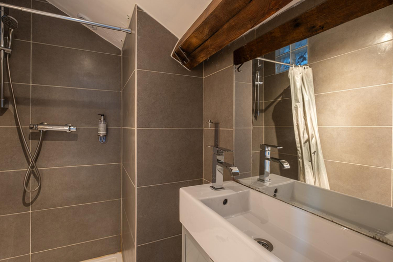 Bathroom 3, Residence Clignancourt, Paris