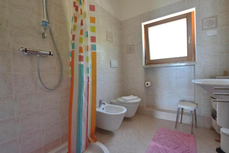 Bathroom 4, Appartamenti Bonomi con piscina e vista lago, Brescia