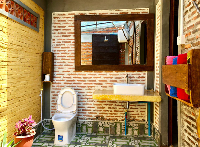 Bathroom 2, Nature Lodge, Saen Monourom