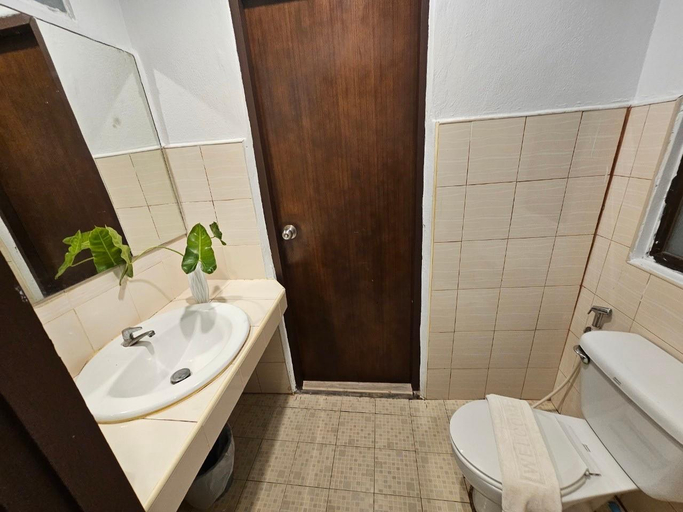 Bathroom 17