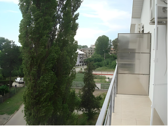 Others 4, Casa Alex, Tuzla