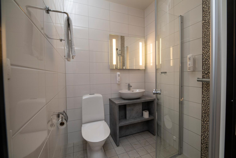 Bathroom, Arctic River Lodge, Pajala